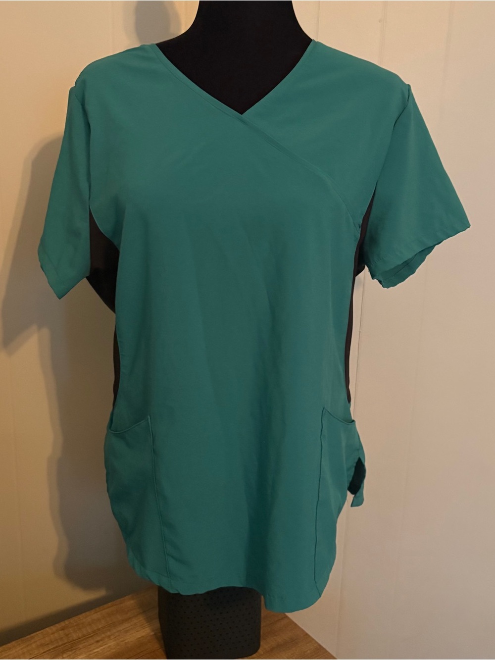 Revel Women's Teal V-Neck Medical Scrub Top with Side Panels Size Large